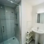 We Live In R - 304 Apartment *