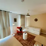 We Live In R - 304 Apartment *