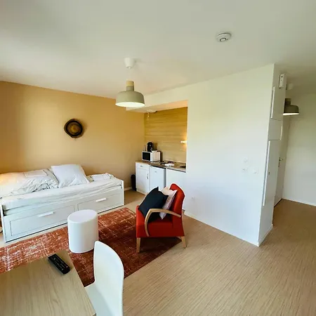 We Live In R - 304 *