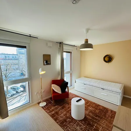 We Live In R - 304 Reims