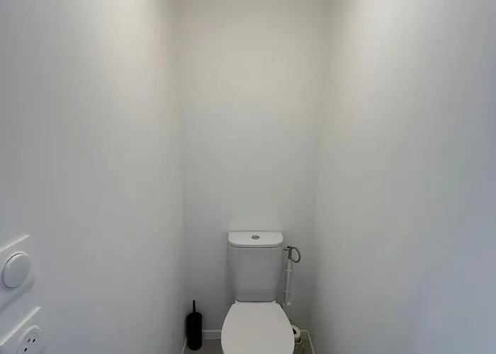 We Live In R - 304 Apartment