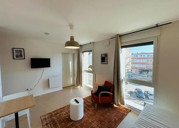 We Live In R - 304 Apartment *