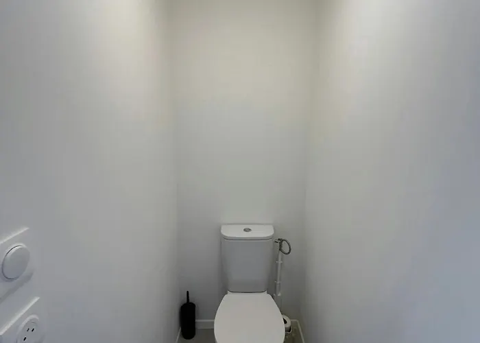 We Live In R - 304 *